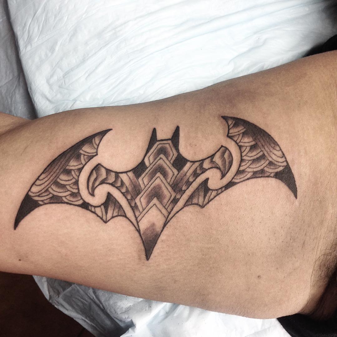 Batman Glittery Logo Peel and Stick Temporary Arm Tattoo - Walmart.com